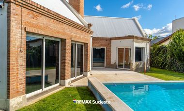 CASA EN BARRIO PRIVADO SOLARES NORTE