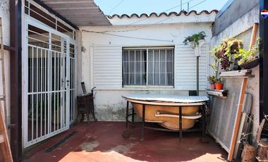 VENTA CASA 4 AMB COCHERA Y PATIO BERAZATEGUI