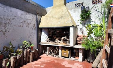 VENTA CASA 4 AMB COCHERA Y PATIO BERAZATEGUI
