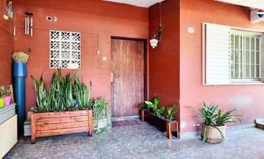 VENTA CASA 4 AMB COCHERA Y PATIO BERAZATEGUI