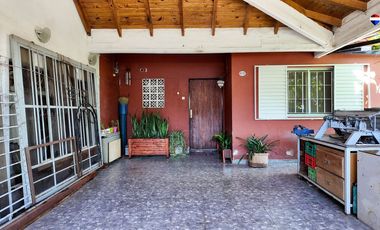 VENTA CASA 4 AMB COCHERA Y PATIO BERAZATEGUI