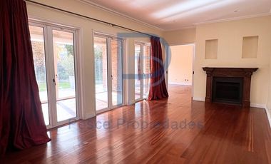 CASA EN SANTUARIO DEL VALLE CON GRAN JARDÍN|PISCINA|QUINCHO
