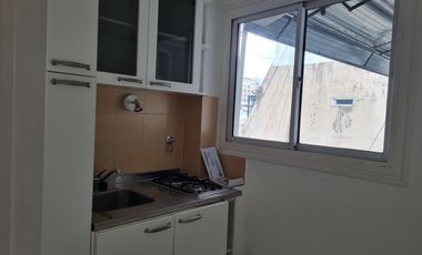 Alquiler excelente 2 ambientes apto profesional próximo a Plaza San Martín y Retiro.