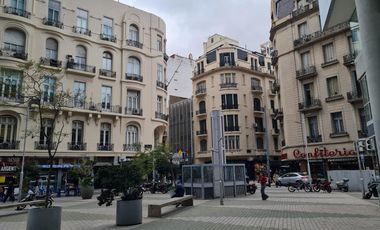 Alquiler excelente 2 ambientes apto profesional próximo a Plaza San Martín y Retiro.