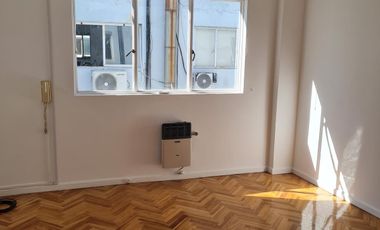 Alquiler excelente 2 ambientes apto profesional próximo a Plaza San Martín y Retiro.