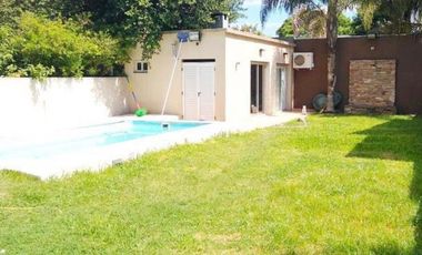 Casa moderna de 3 ambientes ubicada en Banfield Este