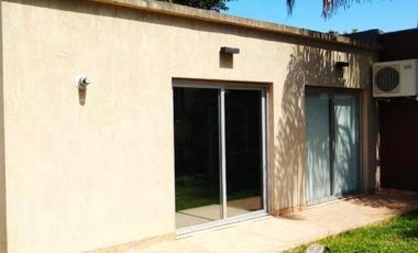 Casa moderna de 3 ambientes ubicada en Banfield Este