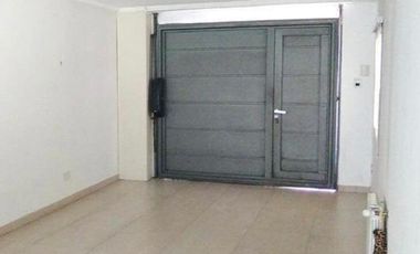 Casa moderna de 3 ambientes ubicada en Banfield Este