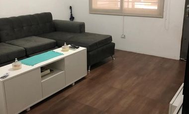 Casa moderna de 3 ambientes ubicada en Banfield Este