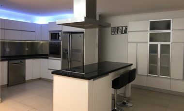 Casa moderna de 3 ambientes ubicada en Banfield Este