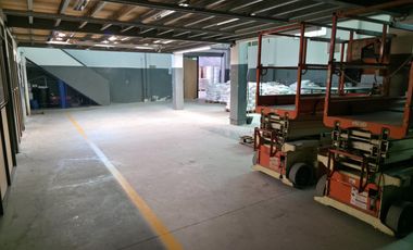 Venta Galpón en  Adrogue en Zona Comercial