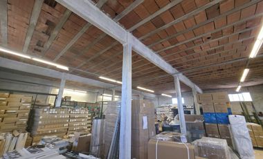 Venta Galpón en  Adrogue en Zona Comercial