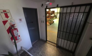 Venta Galpón en  Adrogue en Zona Comercial