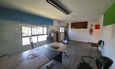 Venta Galpón en  Adrogue en Zona Comercial