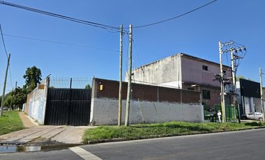 Venta Galpón en  Adrogue en Zona Comercial