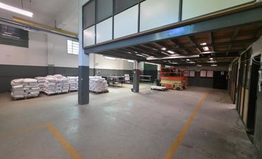 Venta Galpón en  Adrogue en Zona Comercial