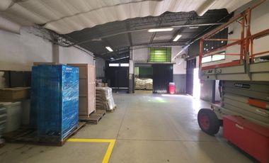 Venta Galpón en  Adrogue en Zona Comercial