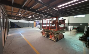 Venta Galpón en  Adrogue en Zona Comercial