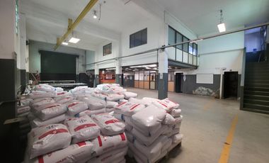Venta Galpón en  Adrogue en Zona Comercial