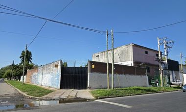Venta Galpón en  Adrogue en Zona Comercial