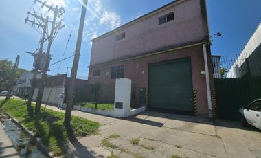 Venta Galpón en  Adrogue en Zona Comercial