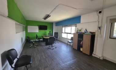 Venta Galpón en  Adrogue en Zona Comercial