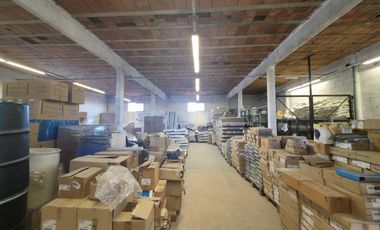 Venta Galpón en  Adrogue en Zona Comercial