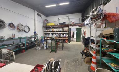 Venta Galpón en  Adrogue en Zona Comercial