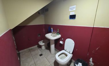Venta Galpón en  Adrogue en Zona Comercial