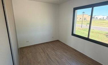 Casa en venta con 3 dormitorios y 3 baños | Área 1 | Barrio San Sebastián | Edificada en una Planta