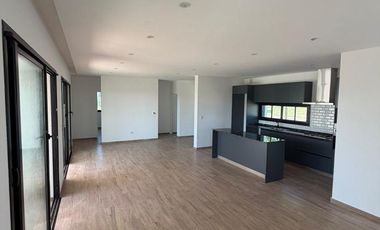 Casa en venta con 3 dormitorios y 3 baños | Área 1 | Barrio San Sebastián | Edificada en una Planta
