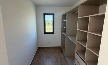 Casa en venta con 3 dormitorios y 3 baños | Área 1 | Barrio San Sebastián | Edificada en una Planta