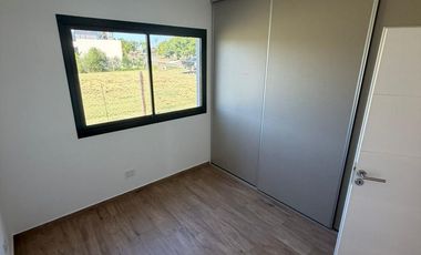 Casa en venta con 3 dormitorios y 3 baños | Área 1 | Barrio San Sebastián | Edificada en una Planta