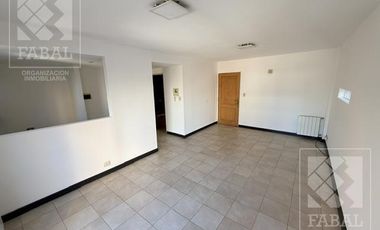 Departamento alquiler Centro, 2 dormitorios, baño y cochera