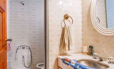 CASA -  VENTA - 5 AMB - COCHERA - JARDÍN - COGHLAN