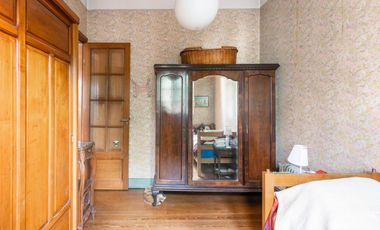 CASA -  VENTA - 5 AMB - COCHERA - JARDÍN - COGHLAN