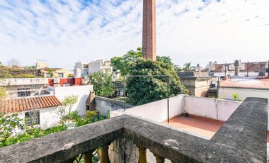 CASA -  VENTA - 5 AMB - COCHERA - JARDÍN - COGHLAN