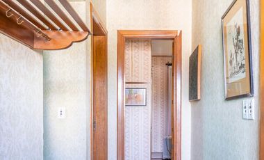 CASA -  VENTA - 5 AMB - COCHERA - JARDÍN - COGHLAN