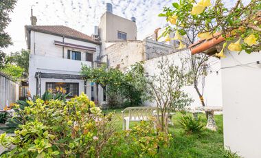 CASA -  VENTA - 5 AMB - COCHERA - JARDÍN - COGHLAN