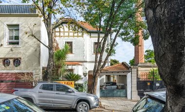 CASA -  VENTA - 5 AMB - COCHERA - JARDÍN - COGHLAN