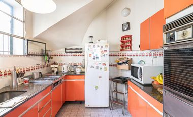 CASA -  VENTA - 5 AMB - COCHERA - JARDÍN - COGHLAN