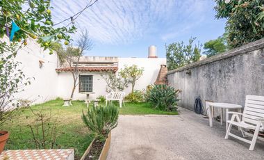 CASA -  VENTA - 5 AMB - COCHERA - JARDÍN - COGHLAN