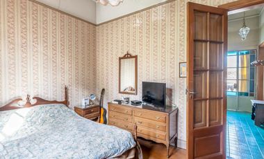 CASA -  VENTA - 5 AMB - COCHERA - JARDÍN - COGHLAN