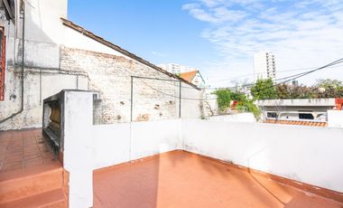 CASA -  VENTA - 5 AMB - COCHERA - JARDÍN - COGHLAN