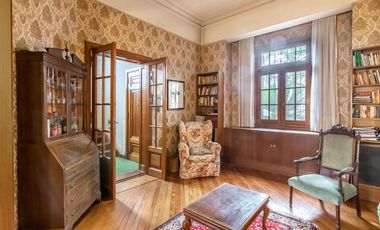 CASA -  VENTA - 5 AMB - COCHERA - JARDÍN - COGHLAN