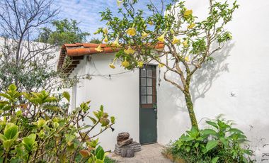 CASA -  VENTA - 5 AMB - COCHERA - JARDÍN - COGHLAN