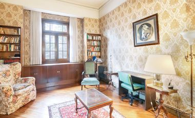 CASA -  VENTA - 5 AMB - COCHERA - JARDÍN - COGHLAN