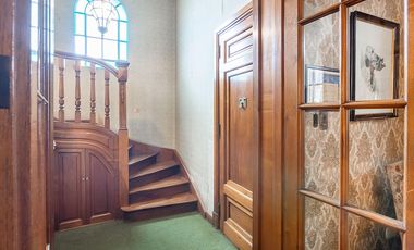 CASA -  VENTA - 5 AMB - COCHERA - JARDÍN - COGHLAN