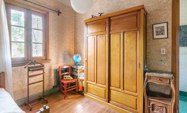 CASA -  VENTA - 5 AMB - COCHERA - JARDÍN - COGHLAN