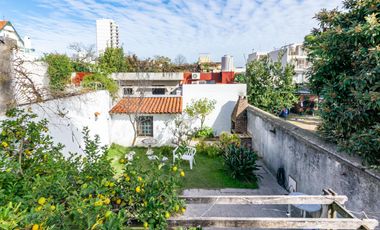 CASA -  VENTA - 5 AMB - COCHERA - JARDÍN - COGHLAN